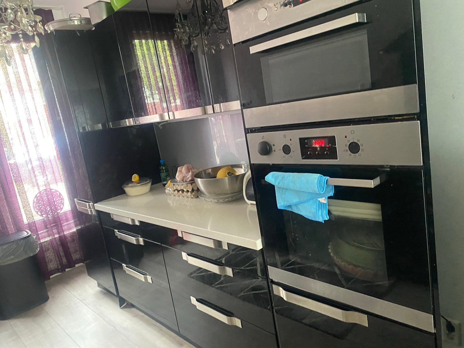 Zwarte parallel keuken met inbouwapparatuur, Huis en Inrichting, Ophalen, Gebruikt, Zwart, Dubbelwandige keuken