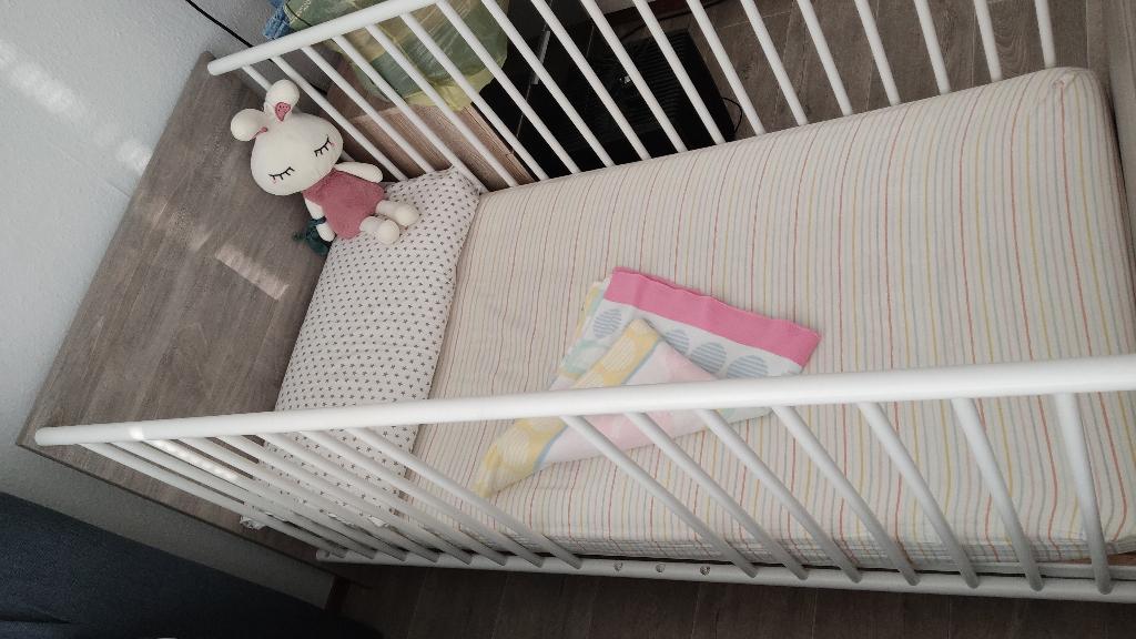 Meegroei houten ledikant 70*140 met kokosmatras, Ophalen, Zo goed als nieuw, Ledikant