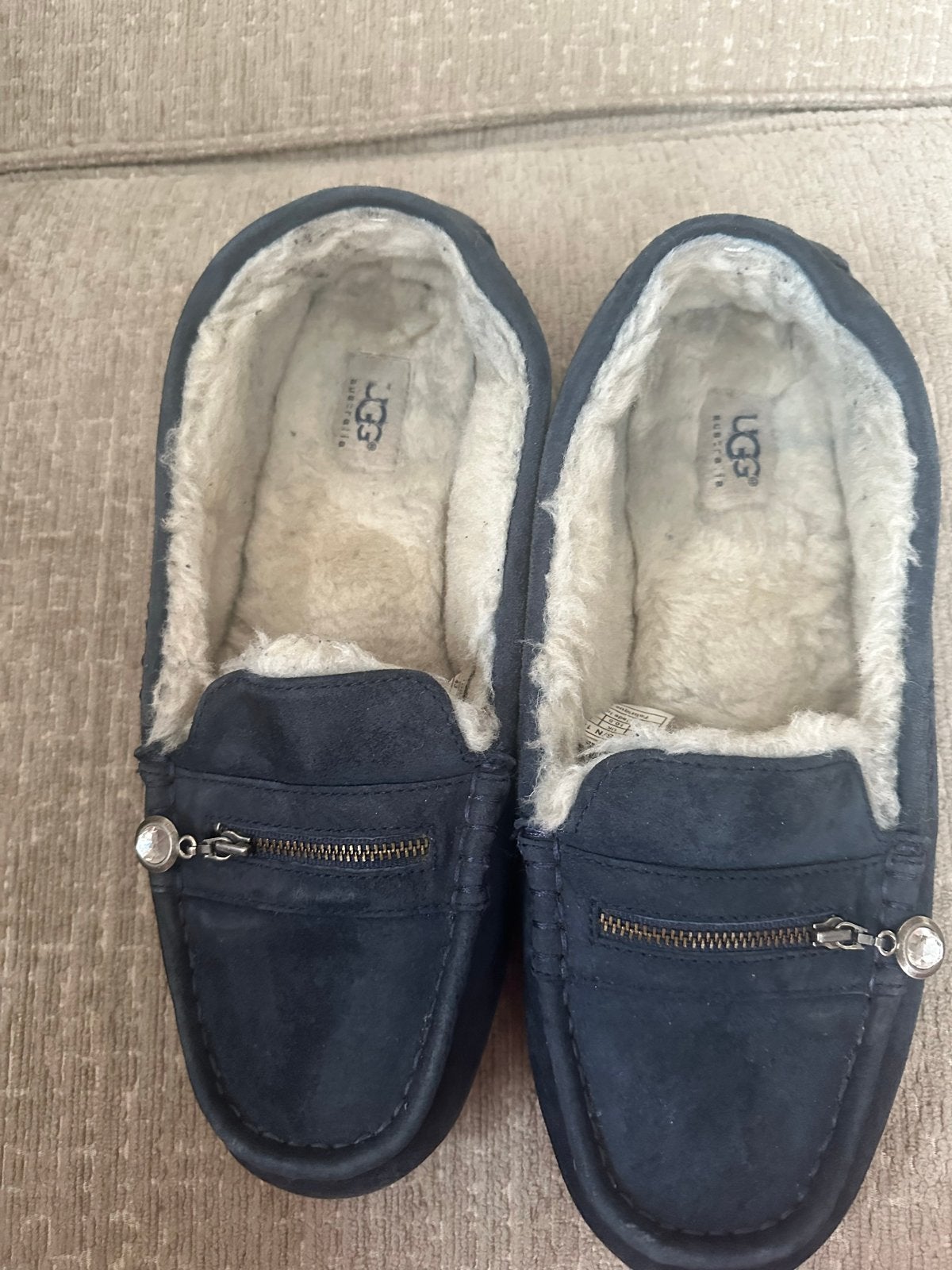 Uggs pantoffels mast 43 dames donkerblauw, Blauw, Ophalen of Verzenden, Pantoffels of Sloffen, Gedragen