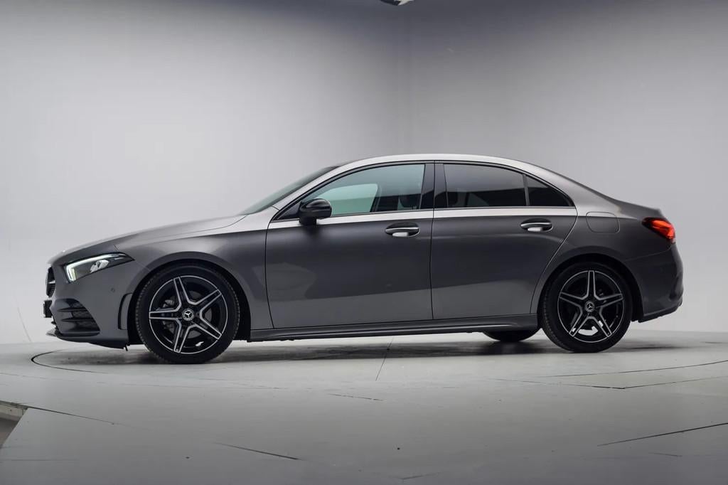 Mercedes-Benz A-Klasse 180 AMG Line Night Pack Aut. [ Sfeerv, Auto's, Automaat, 136 pk, Lichtsensor, 4 cilinders