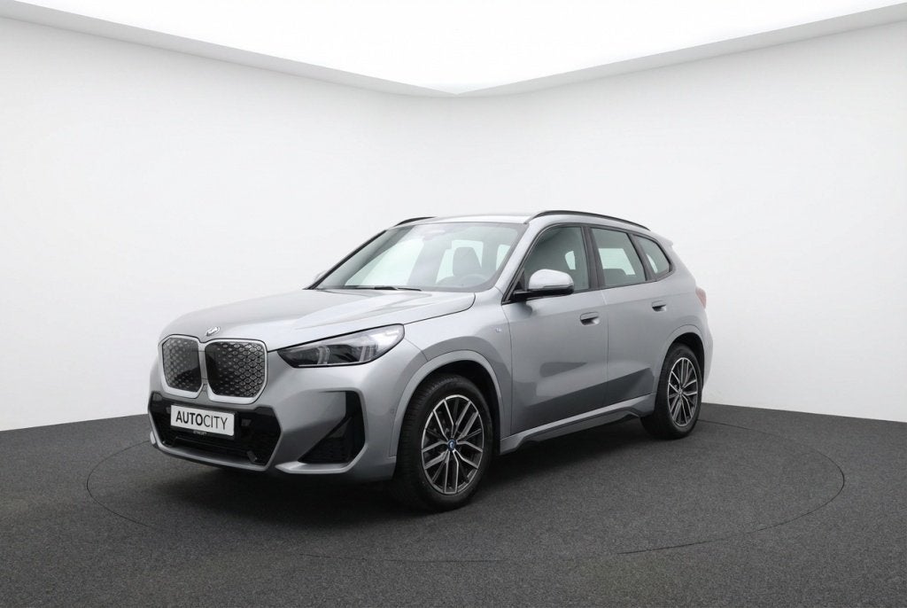 BMW iX1 20 eDrive M Sport l Adaptive LED l Navi l Camera, Auto's, BMW, Automaat, 1940 kg, 0 cilinders, Gebruikt