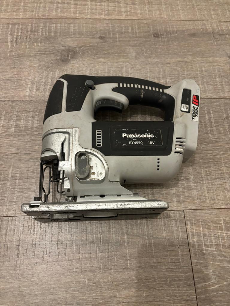 Panasonic decoupeerzaag EY4550 met defect (lampje brandt), Gebruikt, Decoupeerzaag, Ophalen of Verzenden, 30 tot 70 mm