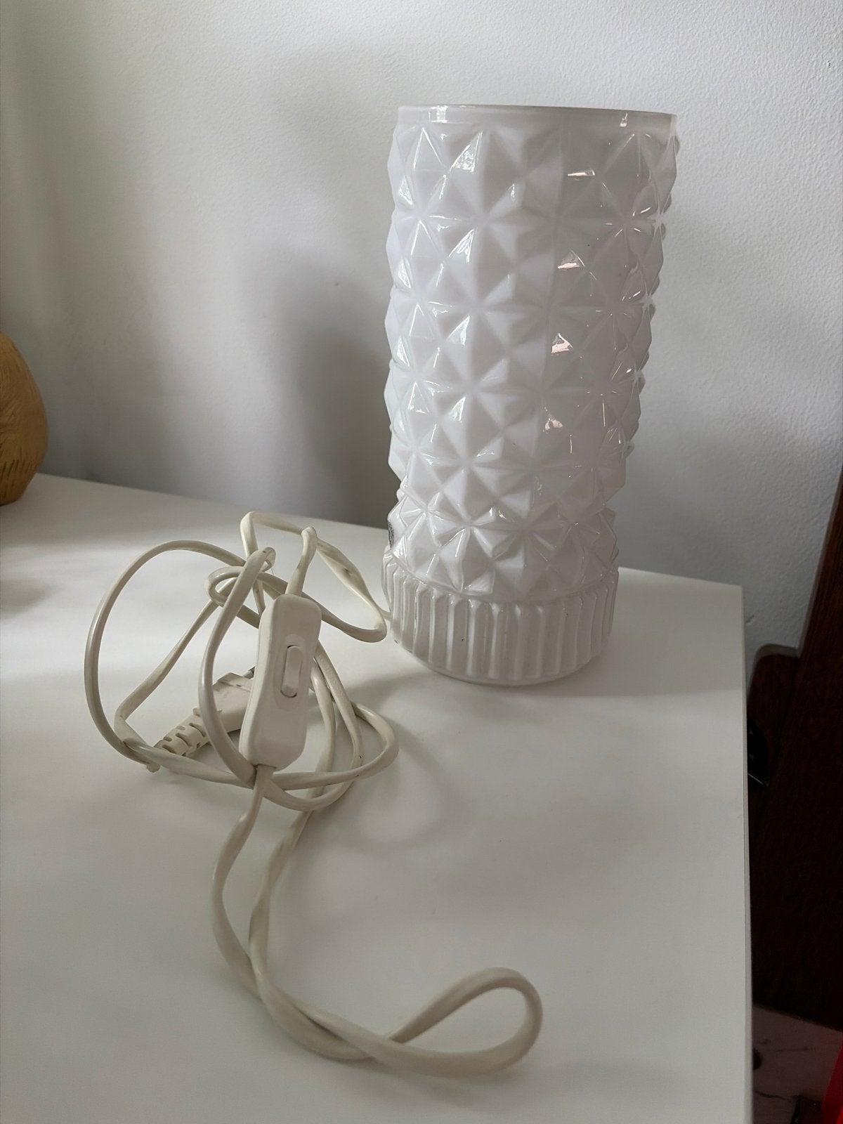 IKEA Tafellamp - Wit met patroon, Huis en Inrichting, Lampen | Tafellampen, Ophalen of Verzenden, Gebruikt, Glas, Minder dan 50 cm