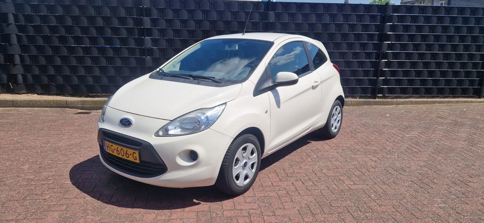 Ford Ka 1.2 69pk 2012 Wit, Auto's, Voorwielaandrijving, 1242 cc, 4 stoelen, Wit
