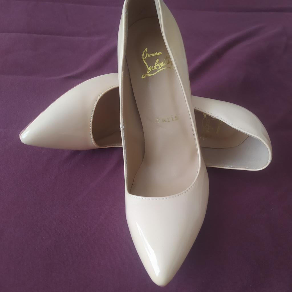 Dames haak schoon van christian louboutin maat 40, Ophalen of Verzenden, Zo goed als nieuw, Overige kleuren
