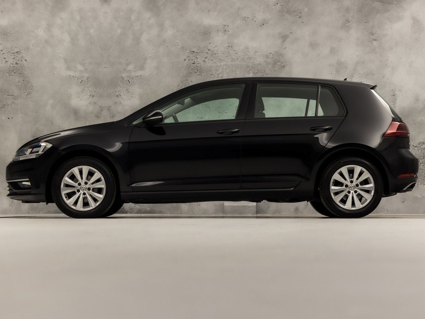 Volkswagen Golf 1.0 TSI Sportline (APPLE CARPLAY, GROOT NAVI, 12 maanden, Zwart, Origineel Nederlands, Bedrijf
