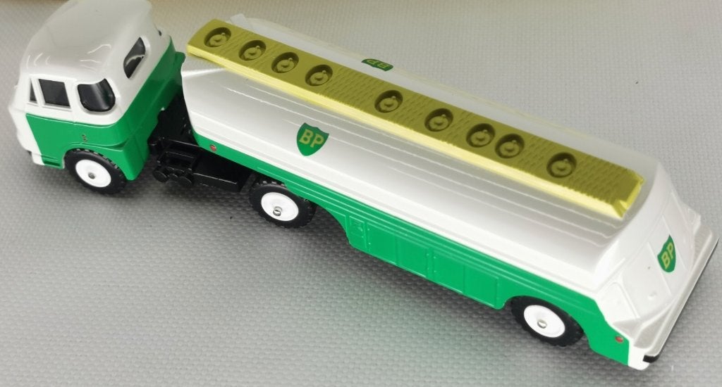 Saviem BP tankwagen schaal 1/43 CIJ Norev ref. 4/71/05, Verzenden, Nieuw, Bus of Vrachtwagen, Norev