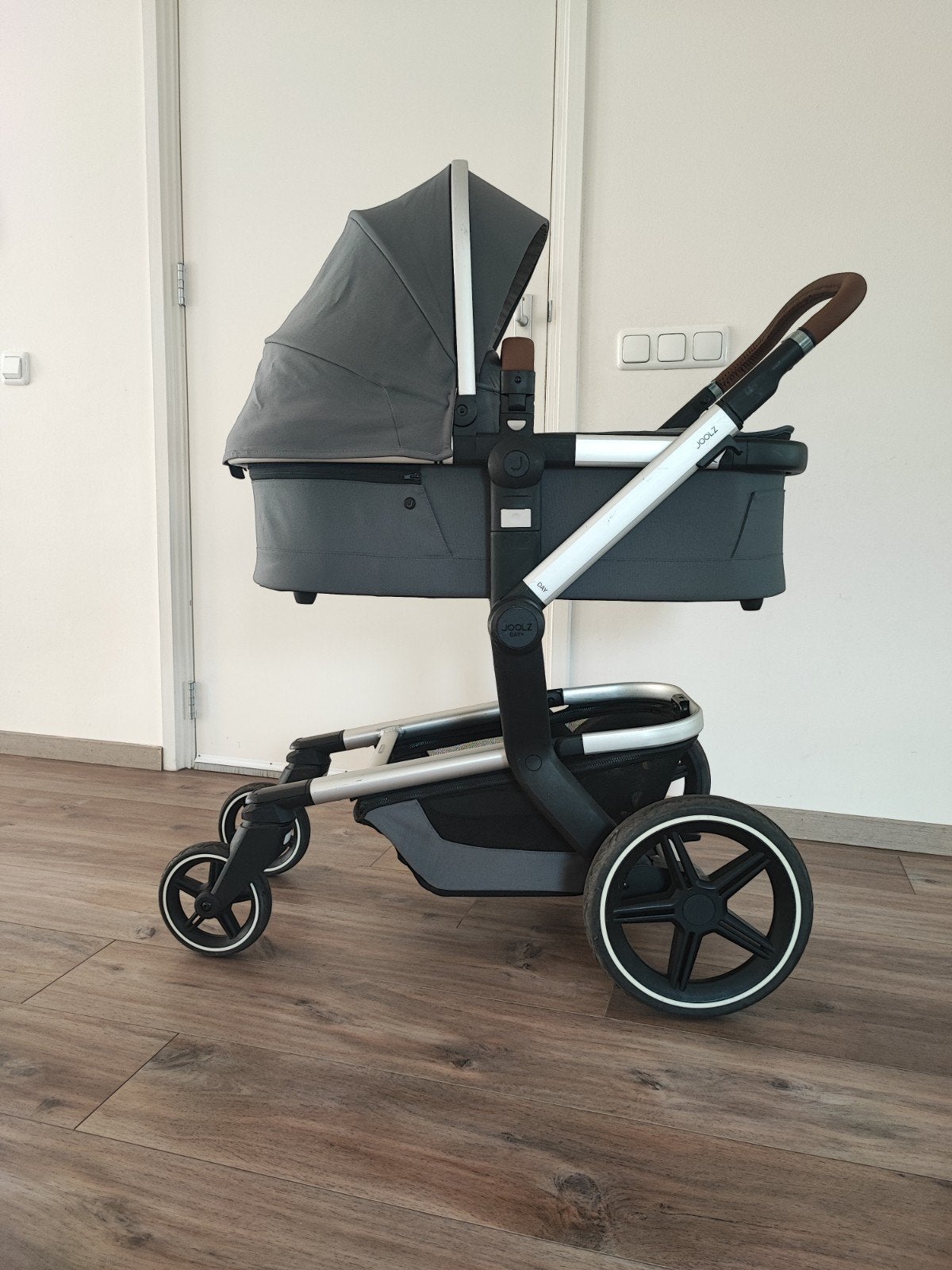 Zeer nette JOOLZ Day+ Kinderwagen!, Zo goed als nieuw, Combiwagen, Met reiswieg, Ophalen
