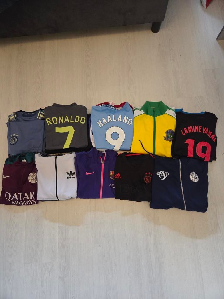 Pakket voetbalkleding + 1 winterjas, Ophalen, Gebruikt