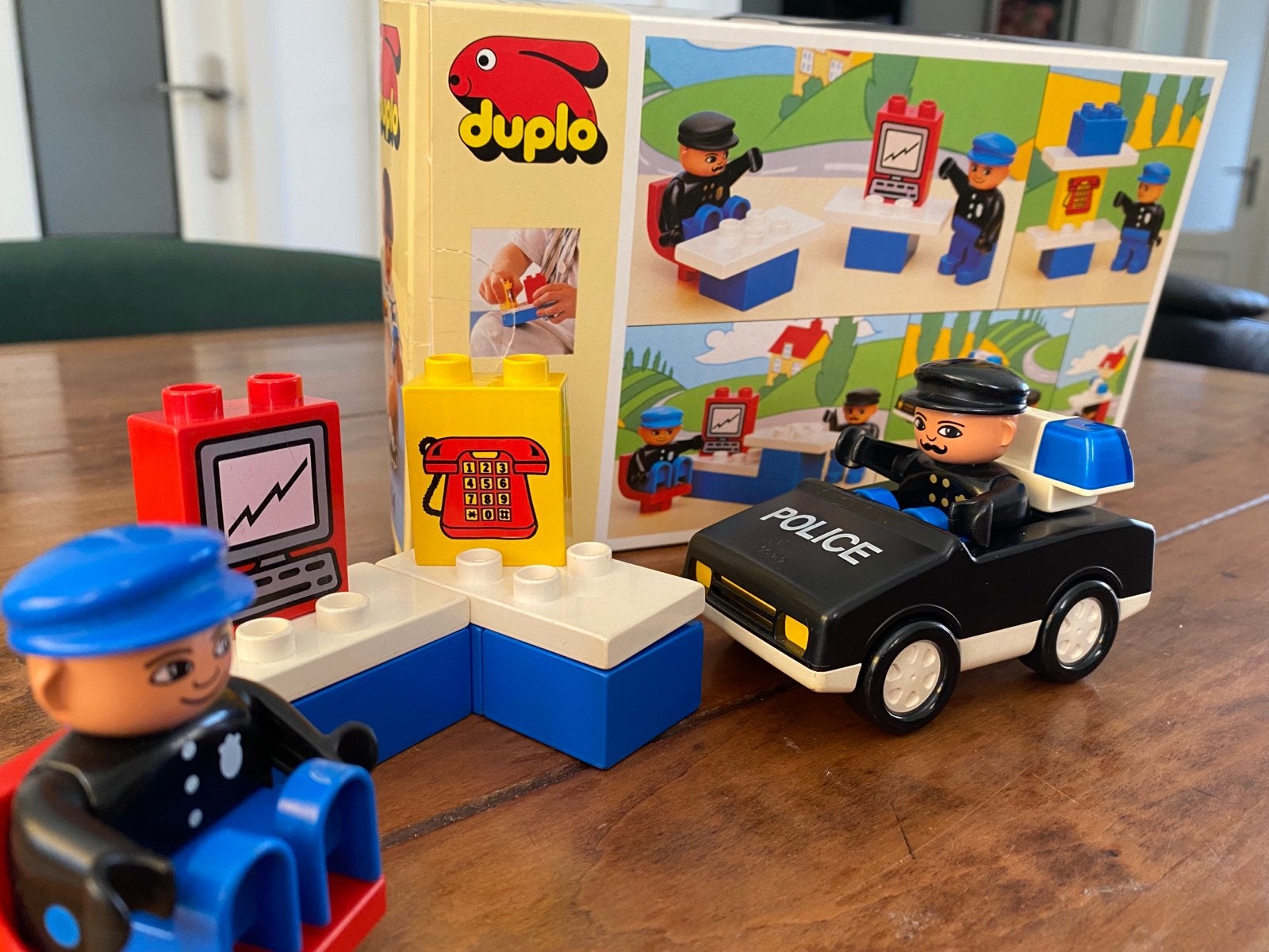 Vintage Duplo Politiebureau Set 2654 met Politieauto, Kinderen en Baby's, Speelgoed | Duplo en Lego, Overige thema's, Ophalen of Verzenden