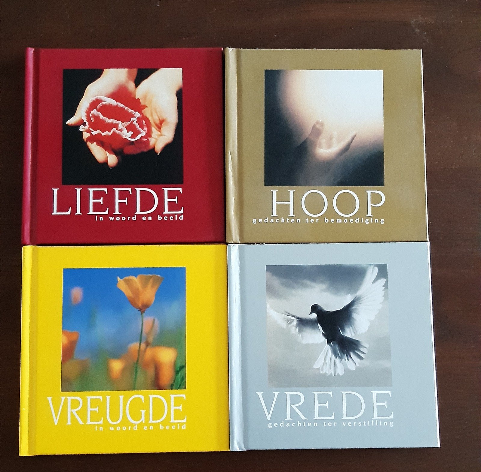 Set van 4 mini-boekjes: Liefde, Hoop, Vreugde, Vrede, Ophalen of Verzenden, Zo goed als nieuw, Spiritualiteit algemeen, Overige typen
