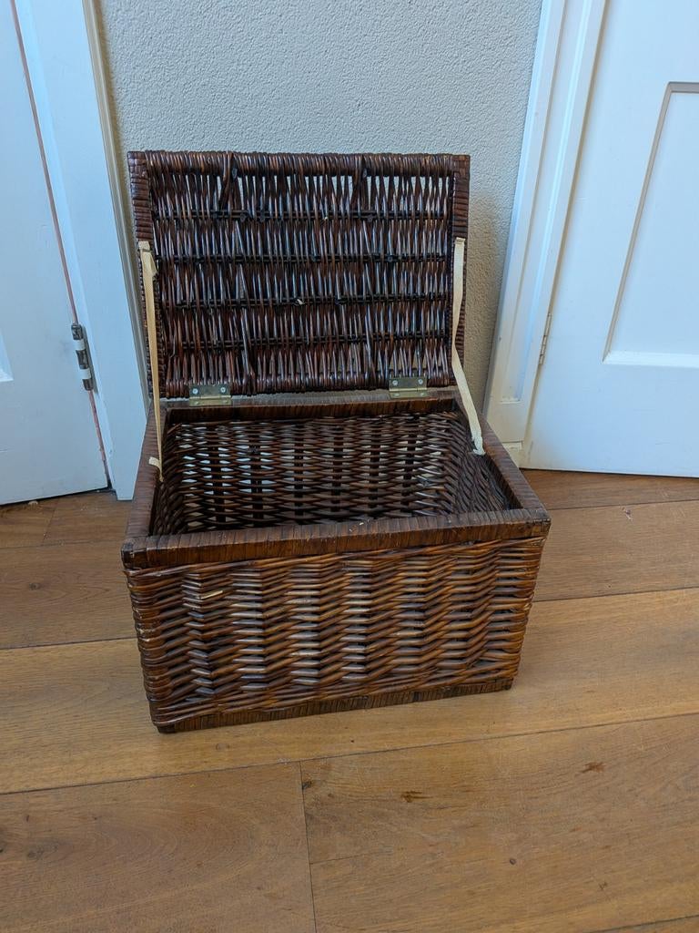Mooie donkere rietenmand
Speelgoedmand picknickmand, Huis en Inrichting, Woonaccessoires | Schalen en Manden, Ophalen, Zo goed als nieuw