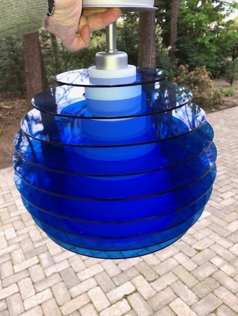 Prachtige Design Plafondlamp – Wit Glas met Blauwe Schijven, Ophalen, Zo goed als nieuw, Glas, Modern / Retro-look.