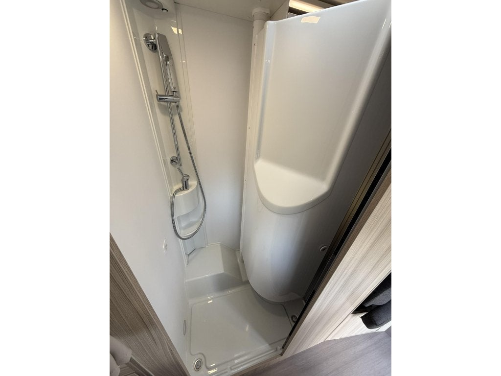 Foto 19 van Adria Compact SL - 2024 - Lengtebedden - kleine camper