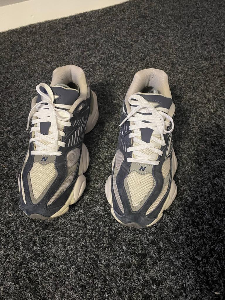 New Balance 9060 Natural Indigo - Maat 41, Ophalen of Verzenden, Zo goed als nieuw, Overige kleuren, Sneakers of Gympen