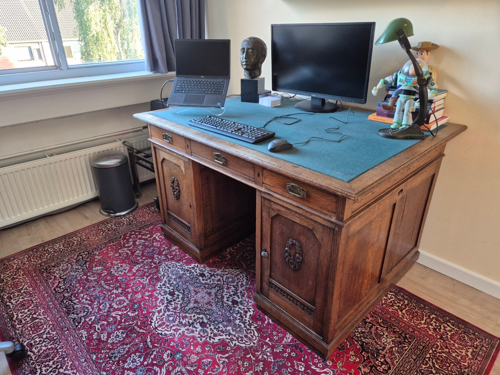 Antiek Eiken Bureau, Ophalen