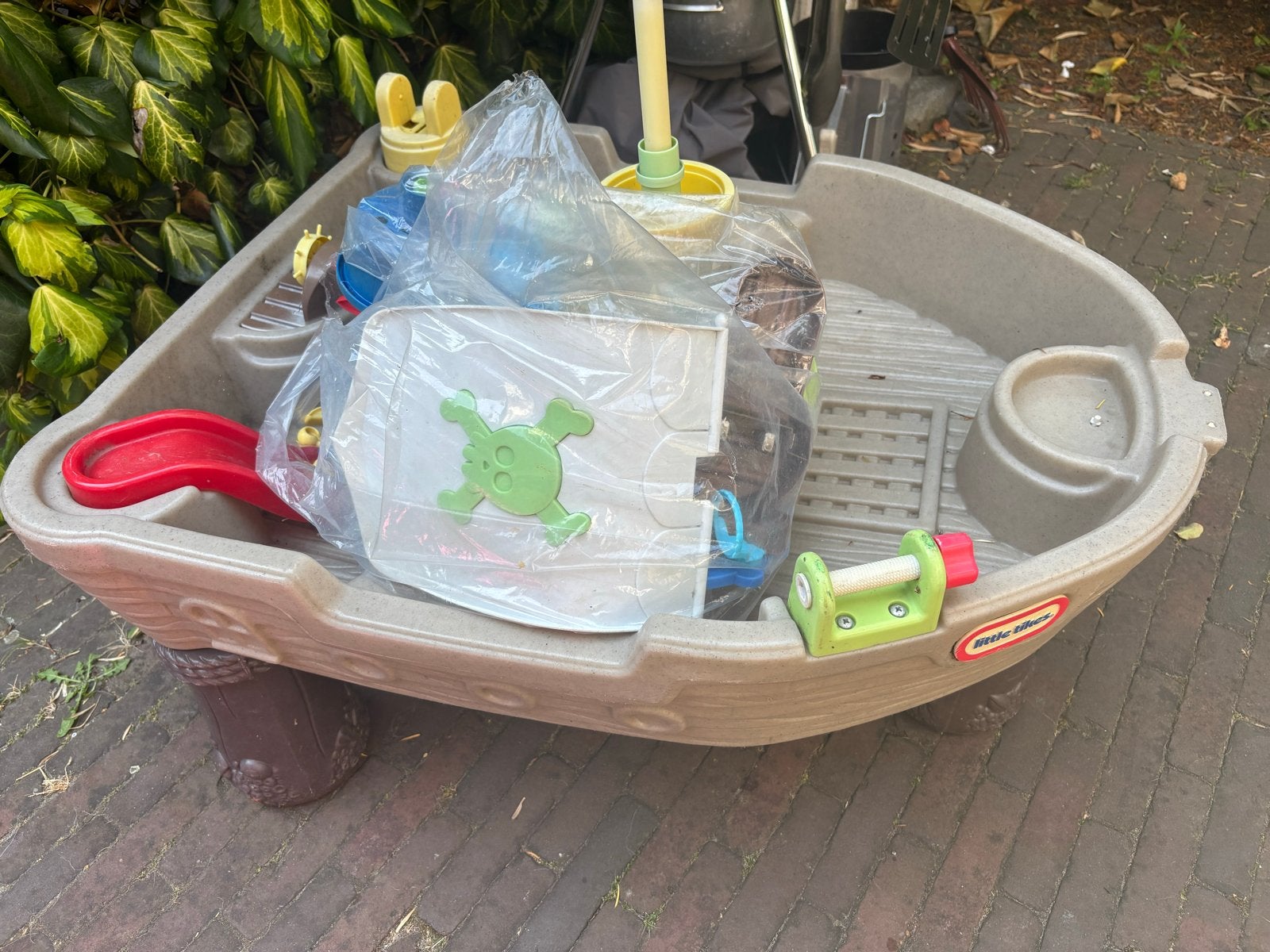 Little Tikes Piratenschip Zand- en Watertafel, Ophalen, Gebruikt