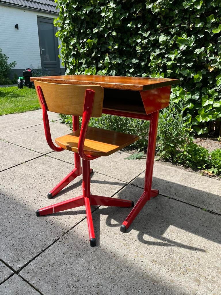 Vintage retro schooltafel en stoel, Kinderen en Baby's, Kinderkamer | Tafels en Stoelen, Ophalen, Gebruikt, Tafel(s) en Stoel(en)