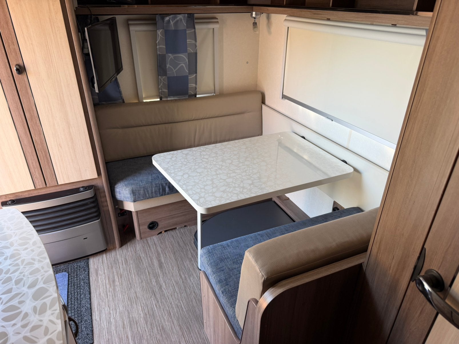 Hobby 440 SF 2015 | Mover | Autom. satelliet | BOVAG gekeurd, Standaardzit, Schokbreker, Hobby, Particulier