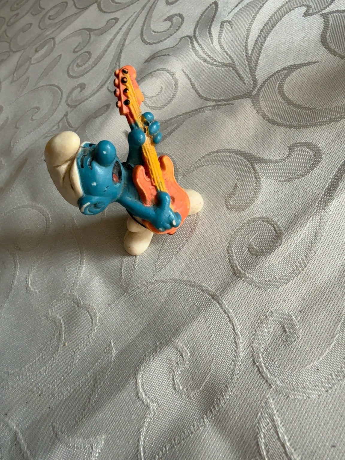 Vintage Smurf met Gitaar - W. Germany Peyo Figuur, Verzamelen, Smurfen, Ophalen of Verzenden, Gebruikt, Overige Smurfen, Poppetje, Figuurtje of Knuffel