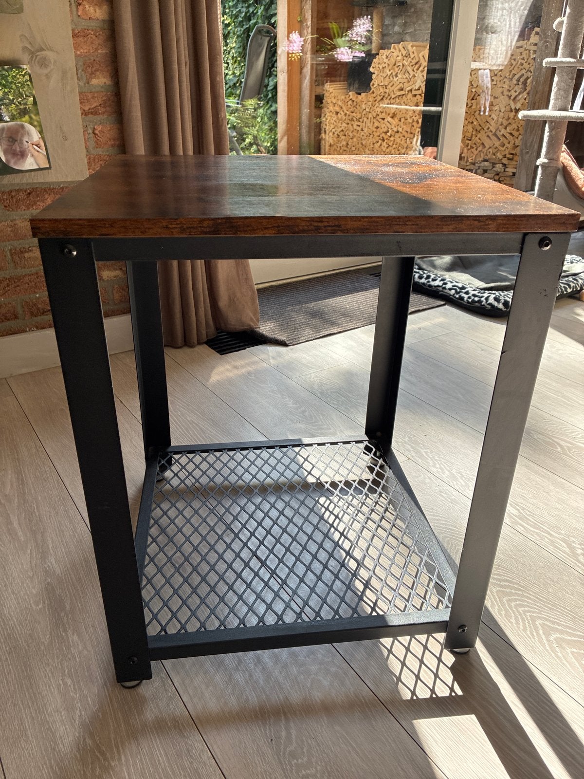 Bijzettafel industrieel met metalen rooster., Minder dan 55 cm, Gebruikt, Vierkant, Hout