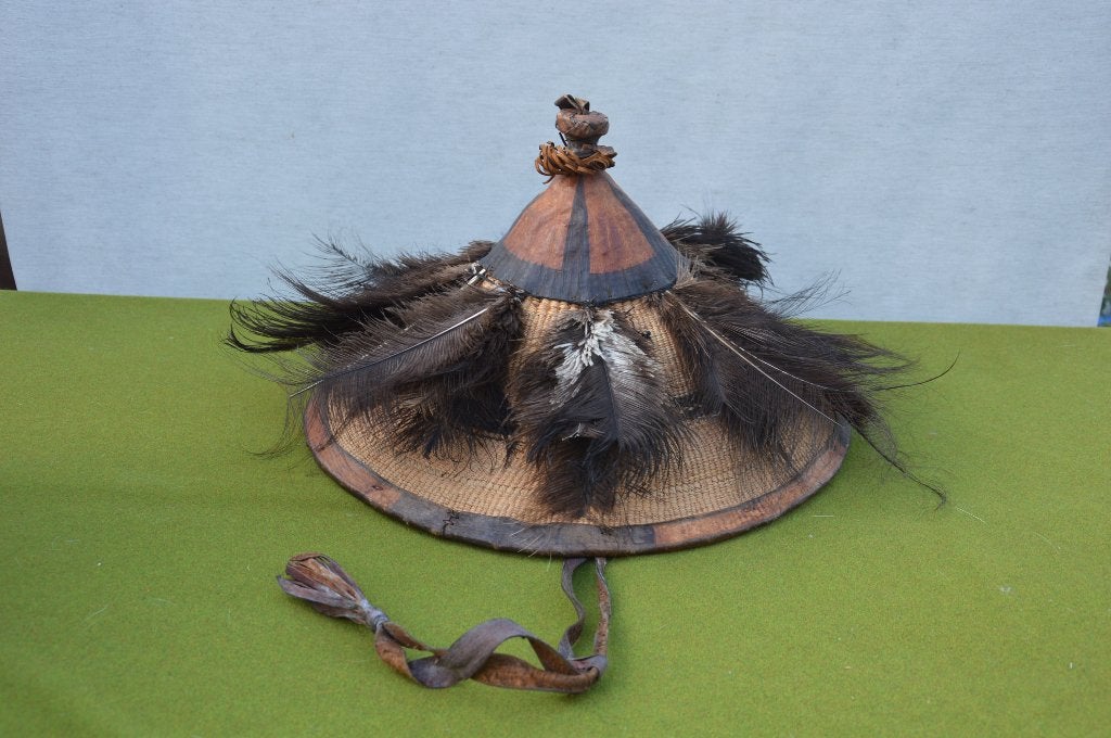 Vintage Afrikaanse Fulani hoed / Tengaade hoed met veren, Antiek en Kunst, Kunst | Niet-Westerse kunst, Afrika, Overige typen