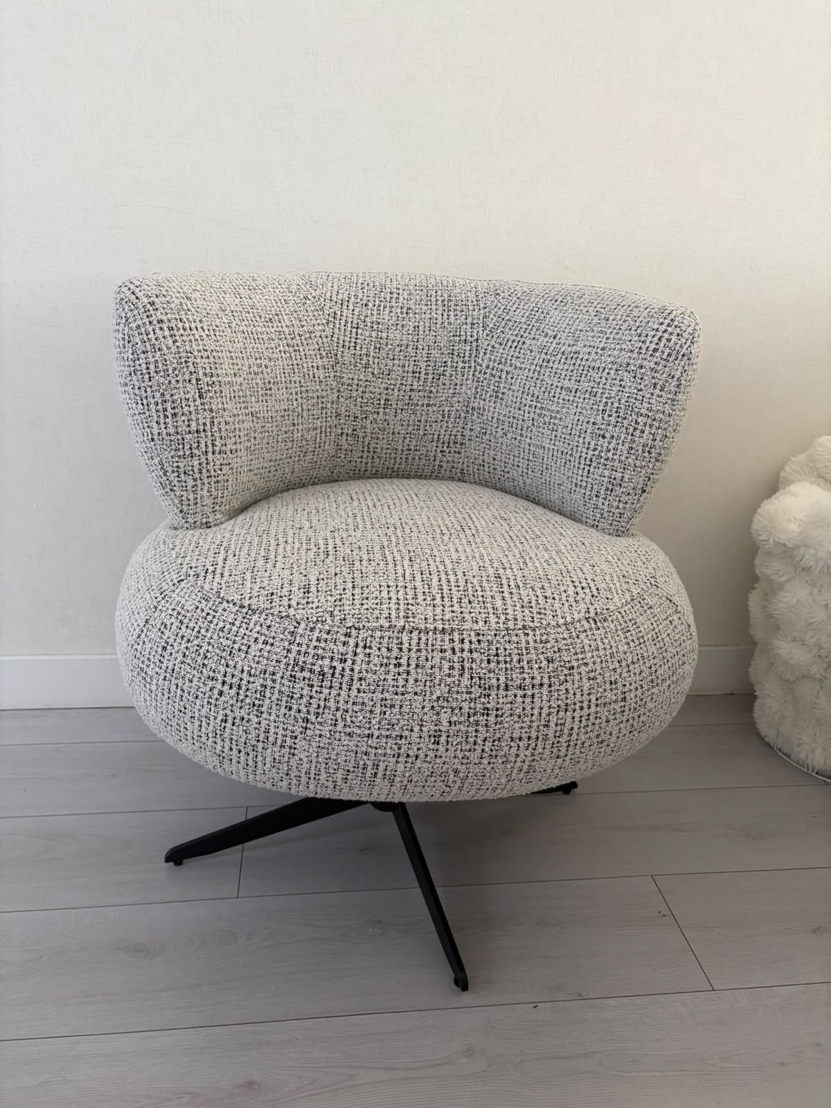 3 Draaibare Eetkamerstoelen + 1 Extra, Huis en Inrichting, Stoelen, Ophalen, Wit, Zo goed als nieuw, Vier