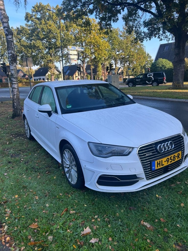 Audi A3 | 1.4 Tfsi 204pk | E-tron STronic 12-2015 | Trekhaak, Parkeerassistent, Stof, Zwart, 4 cilinders
