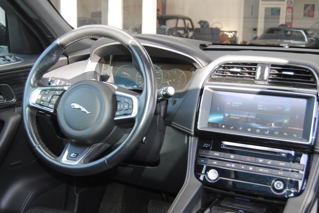 Jaguar F-PACE | 2.0 Portf. AWD 20d | Trekhaak uitklapbaar| S, Automaat, Gebruikt, Euro 6, 4 cilinders
