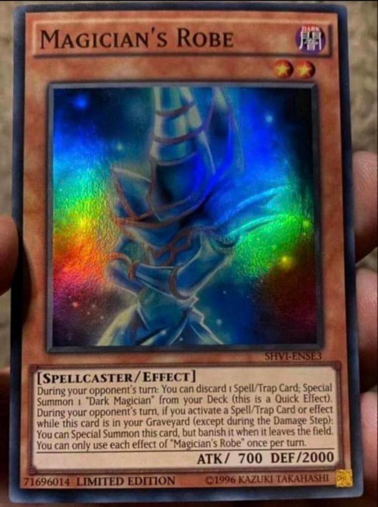 Yu-Gi-Oh! Magician’s Robe SVHI Limited Edition !, Ophalen of Verzenden, Zo goed als nieuw, Losse kaart, Foil