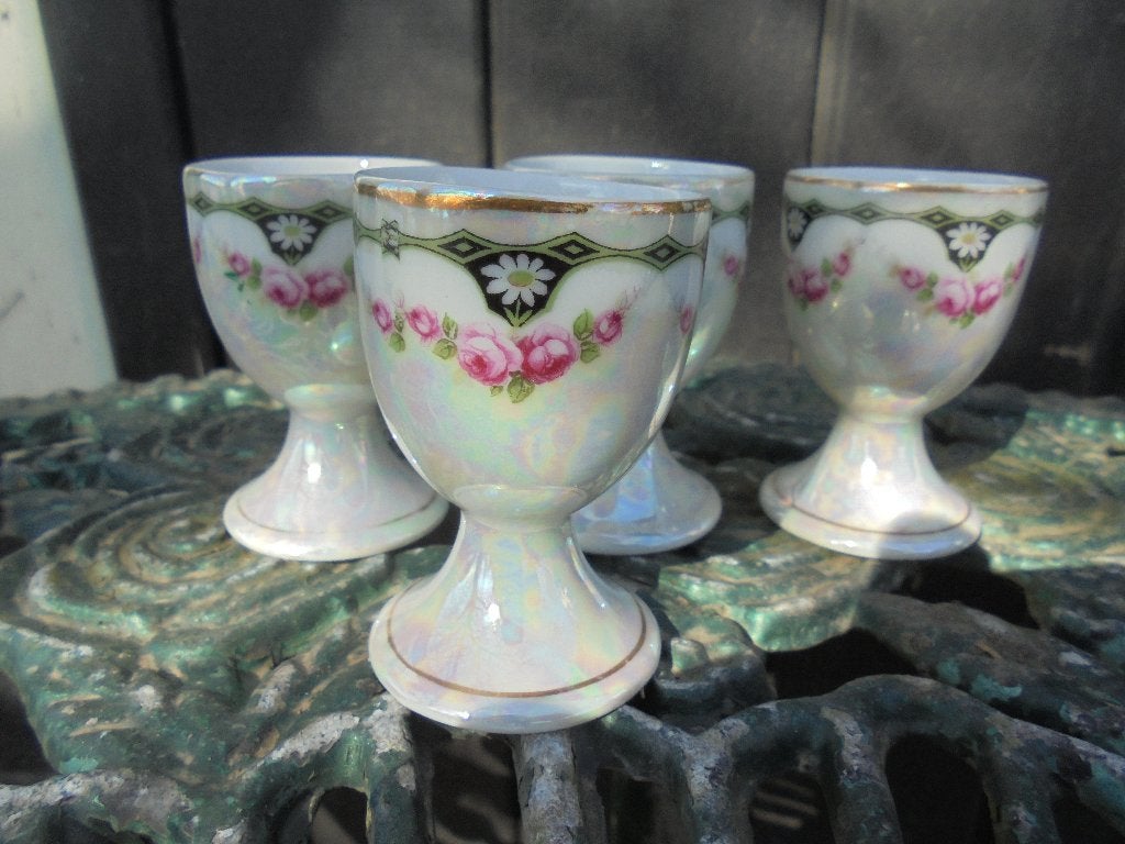3 Eierdopjes met roze roosjes guirlande en parelmoer, Ophalen of Verzenden