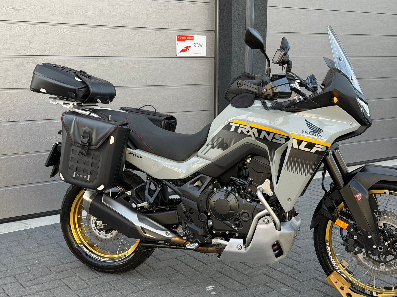 Honda Transalp veel optie’s, Honda Transalp 750, 2 cilinders, Occasion, InfoHMEL@honda-eu.com