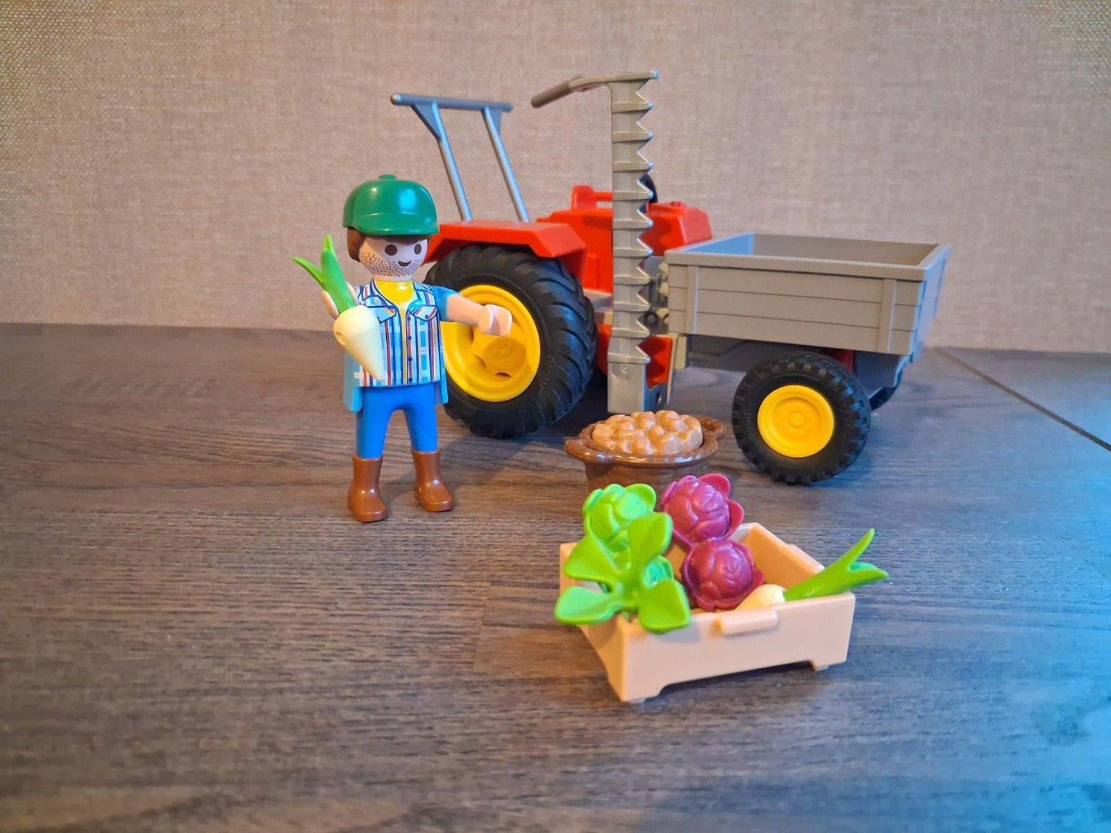 playmobil country boer met tractor en groente, Ophalen of Verzenden, Zo goed als nieuw