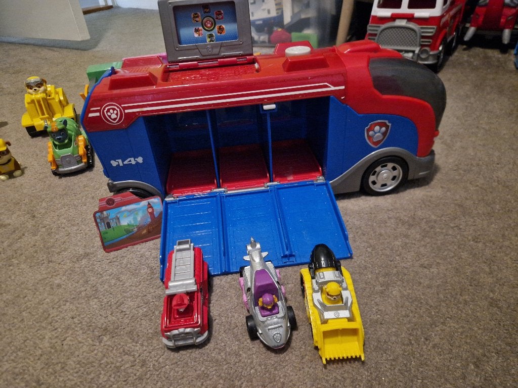 Paw patrol bus met figuren, Ophalen, Zo goed als nieuw