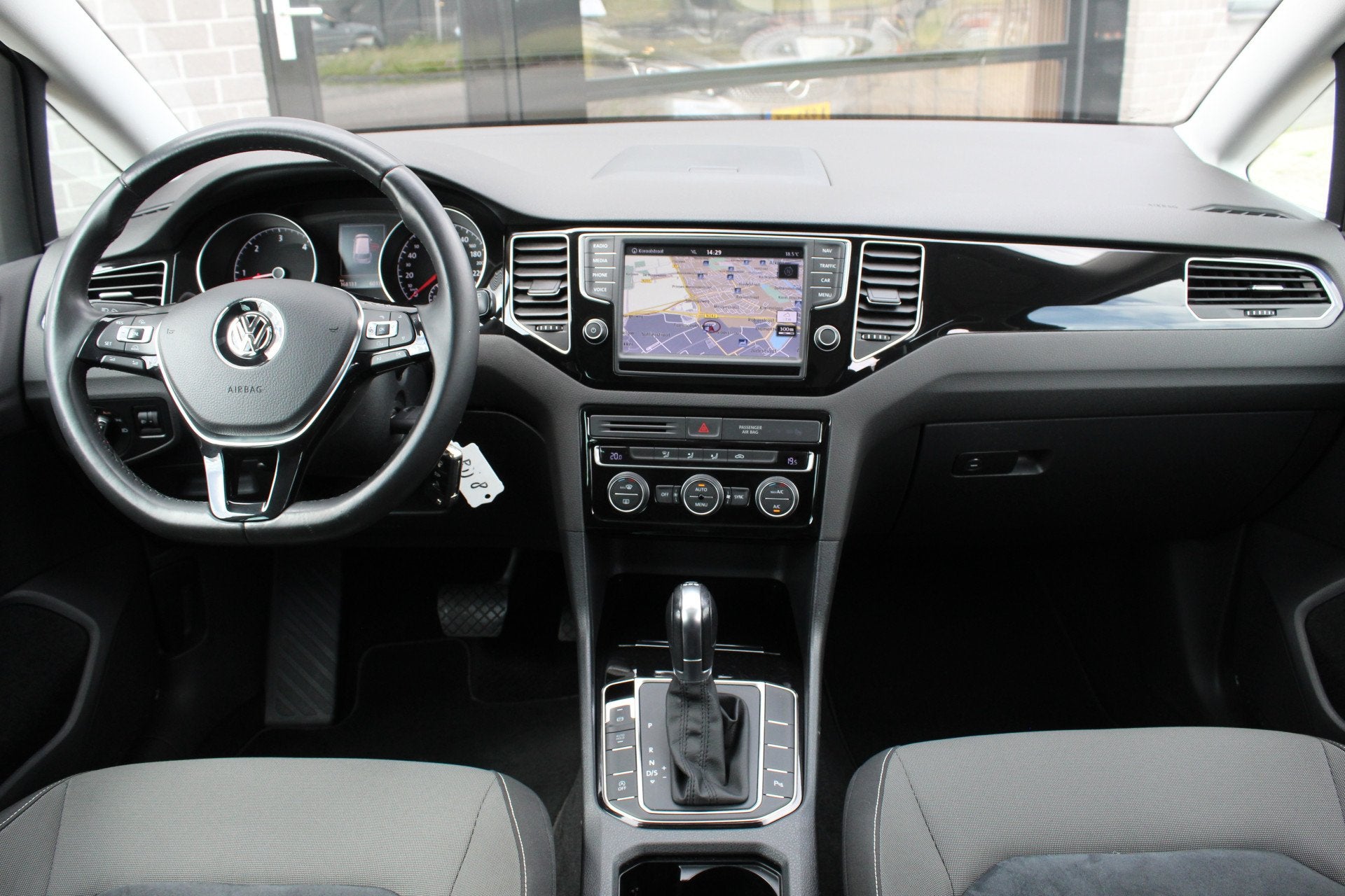 Volkswagen Golf Sportsvan 1.6 TDI Highline / Panoramadak / A, Auto's, Volkswagen, Stof, Gebruikt, 4 cilinders, Met garantie (alle)