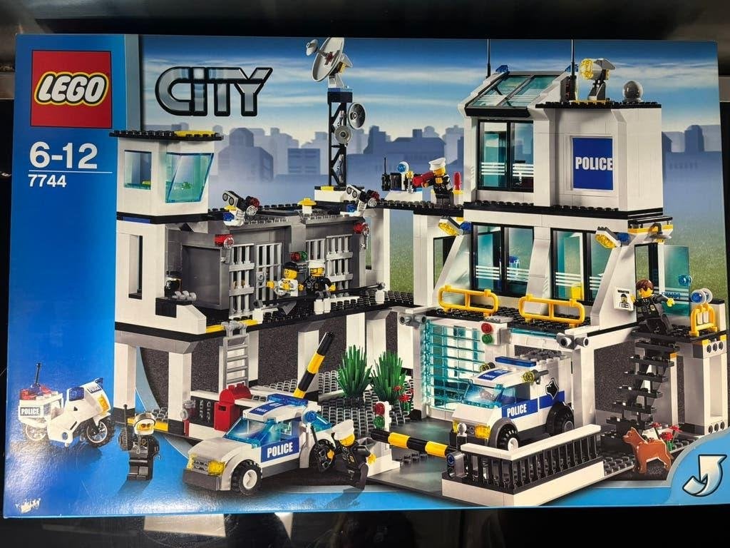 Lego City nr 7744 / Sealed / Politie Bureau, Kinderen en Baby's, City, Lego, Nieuw, Ophalen of Verzenden