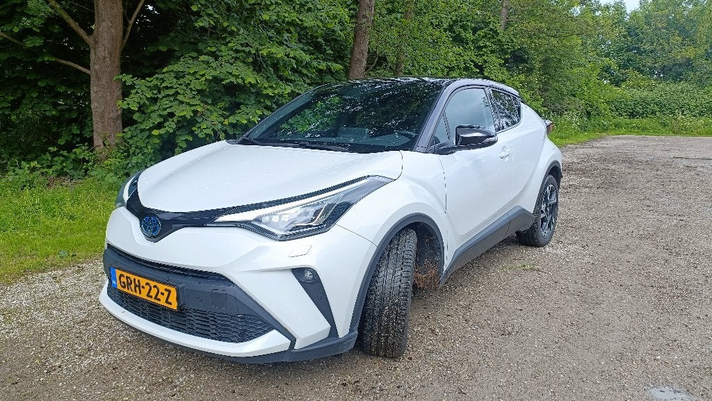 Toyota C-HR 1.8 Hybrid 122pk CVT 2023 Wit / Zwart dak, Lichtsensor, Euro 6, 4 cilinders, Leder en Stof