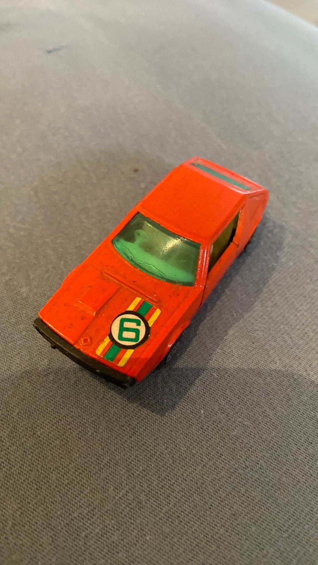 Rode sport auto, Hobby en Vrije tijd, Modelauto's | Overige schalen, Ophalen of Verzenden, Zo goed als nieuw, Auto