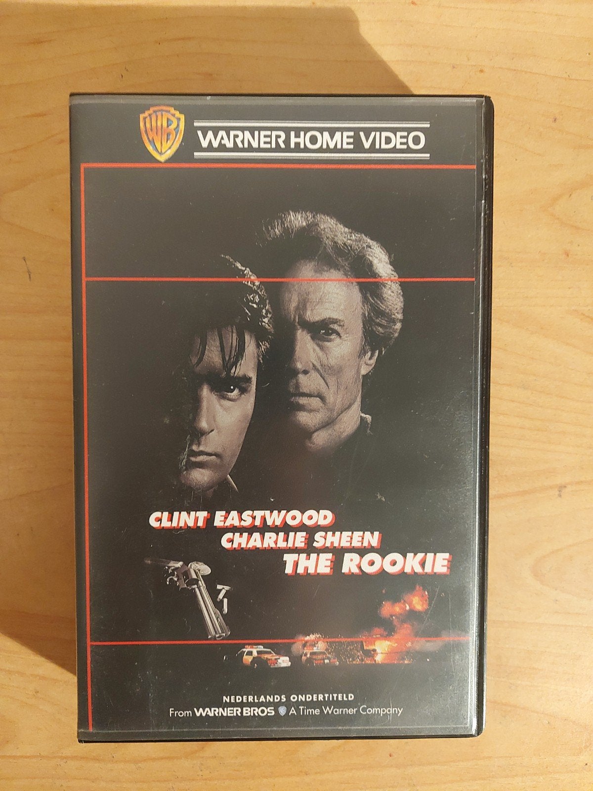 The Rookie VHS Exrental Videoband Charlie Sheen jaren 90, Alle leeftijden, Ophalen of Verzenden, Gebruikt, Actie en Avontuur