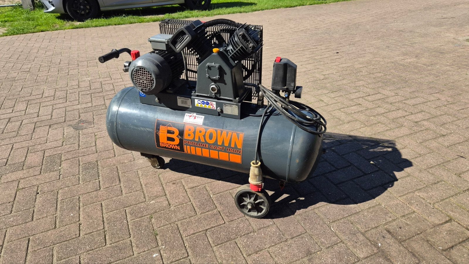 BROWN Compressor KP100400P - 400L/min, 380V/16A, Doe-het-zelf en Verbouw, Ophalen, Gebruikt, 400 tot 800 liter/min, 6 tot 10 bar