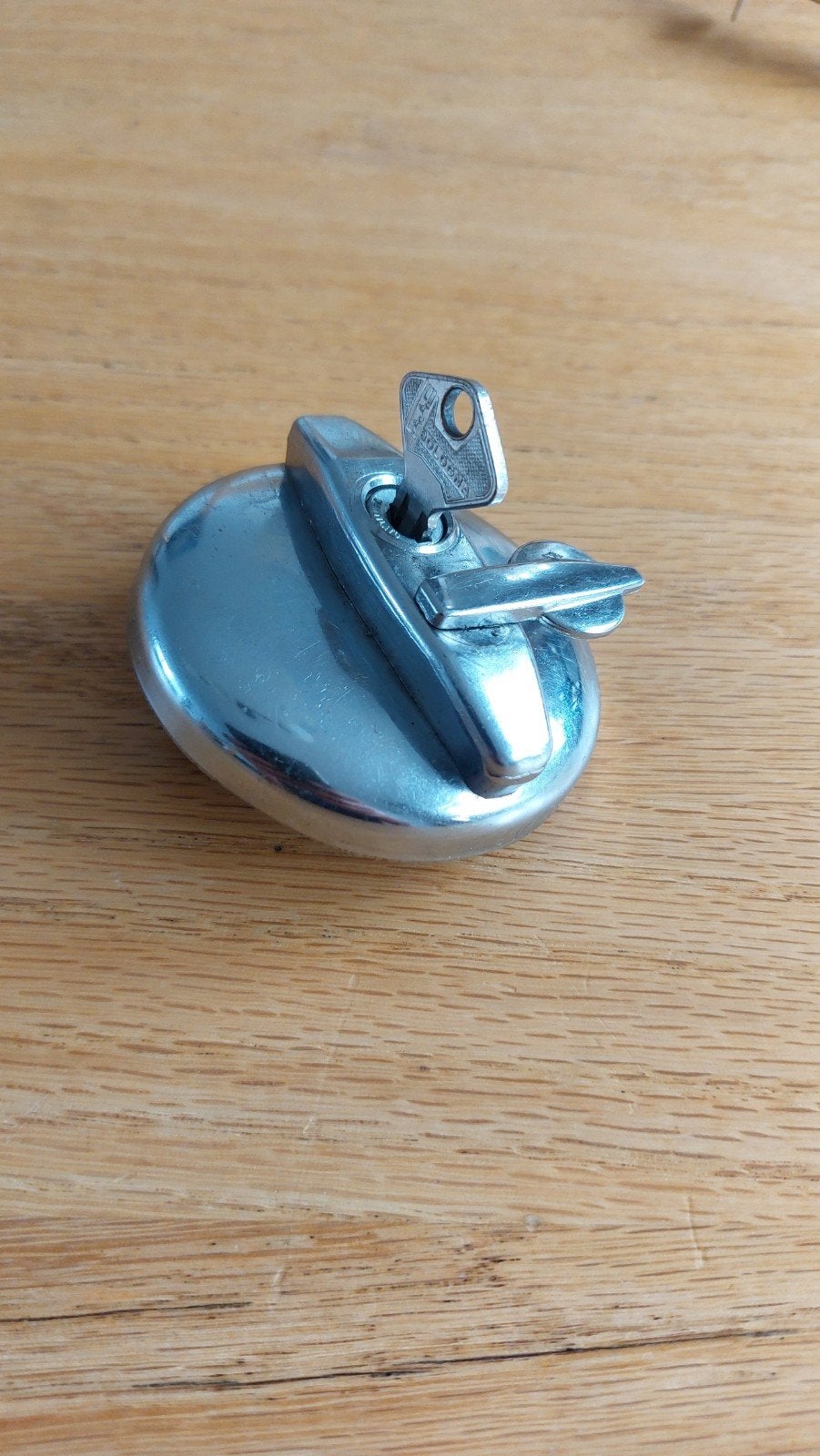 Tankdop met sleutel, Ophalen of Verzenden