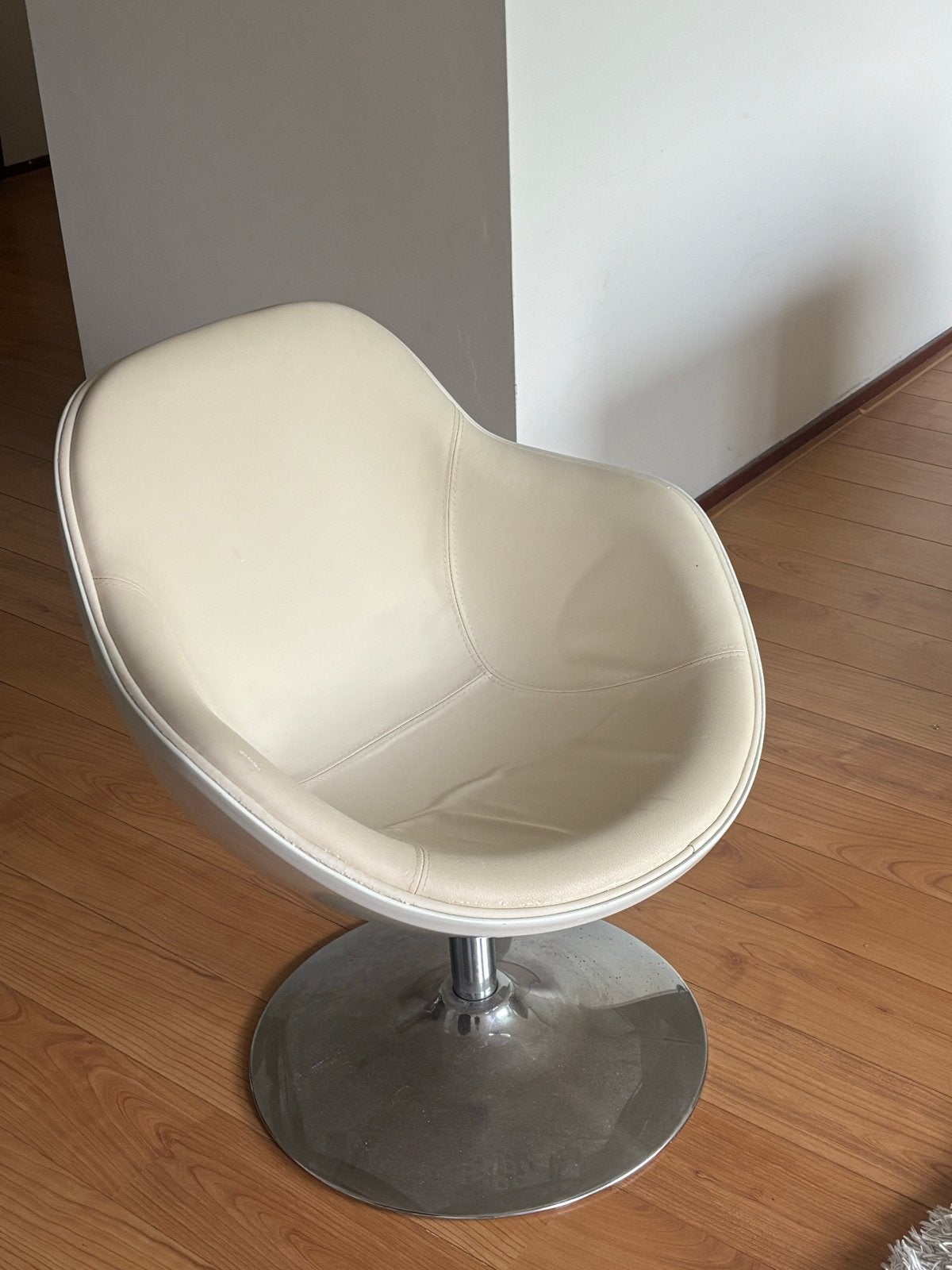 Moderne draaibare fauteuil - Crème/Wit, Huis en Inrichting, Gebruikt, Wit, Ophalen of Verzenden, Metaal