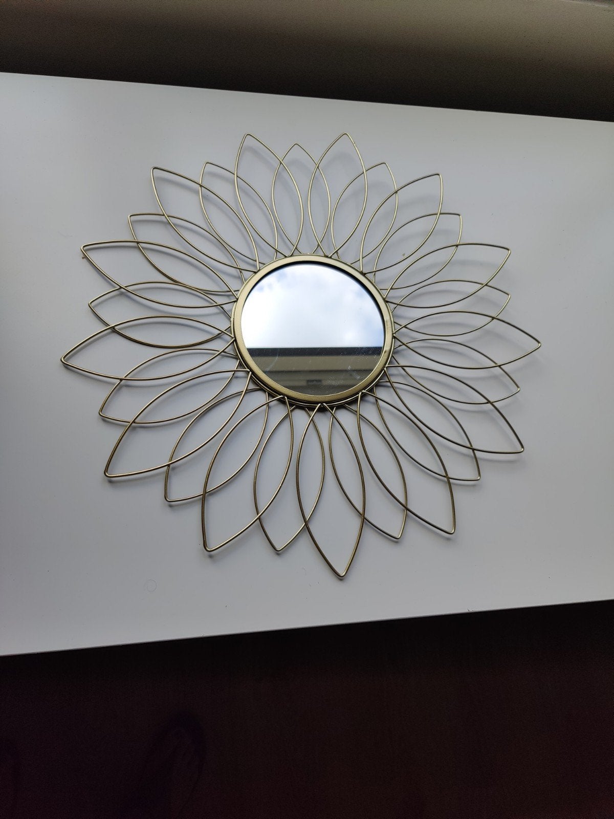Gouden spiegel in zonnebloem design, Huis en Inrichting, Woonaccessoires | Spiegels, Ophalen, Rond, Zo goed als nieuw, Minder dan 100 cm