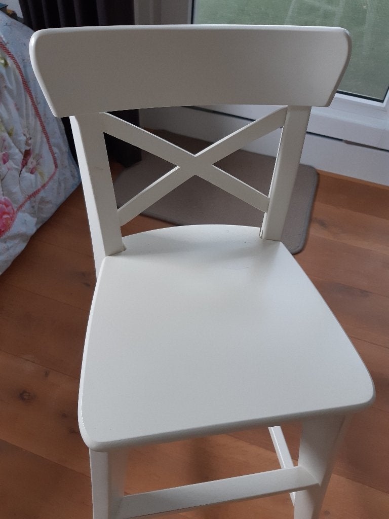 Ikea Ingolf houten junior stoel wit, Kinderen en Baby's, Ophalen, Zo goed als nieuw, Overige typen, Aanschuifbaar
