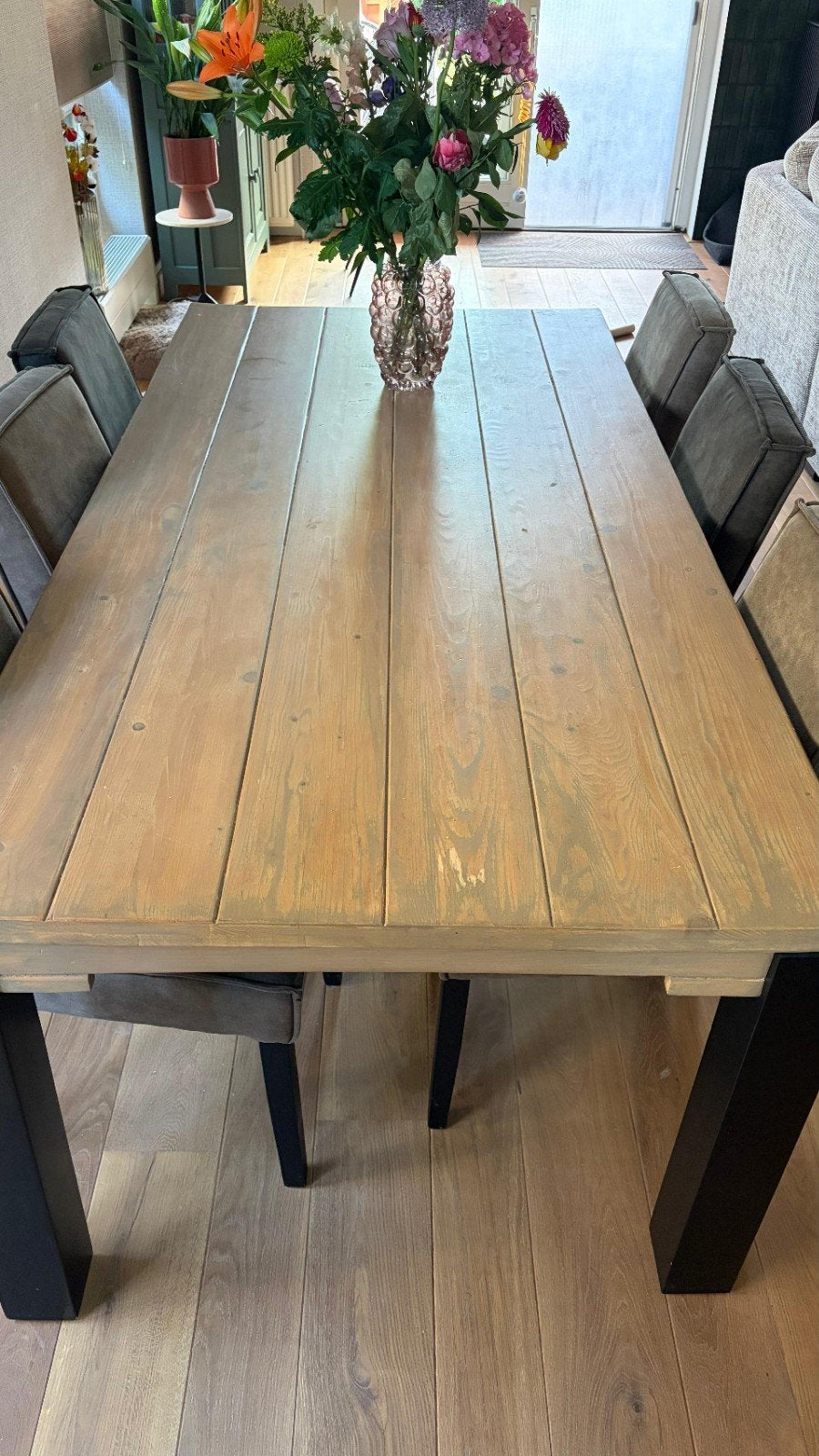 Robuuste houten eettafel met zwarte poten, Huis en Inrichting, Tafels | Eettafels, Ophalen, Gebruikt, 200 cm of meer, 50 tot 100 cm