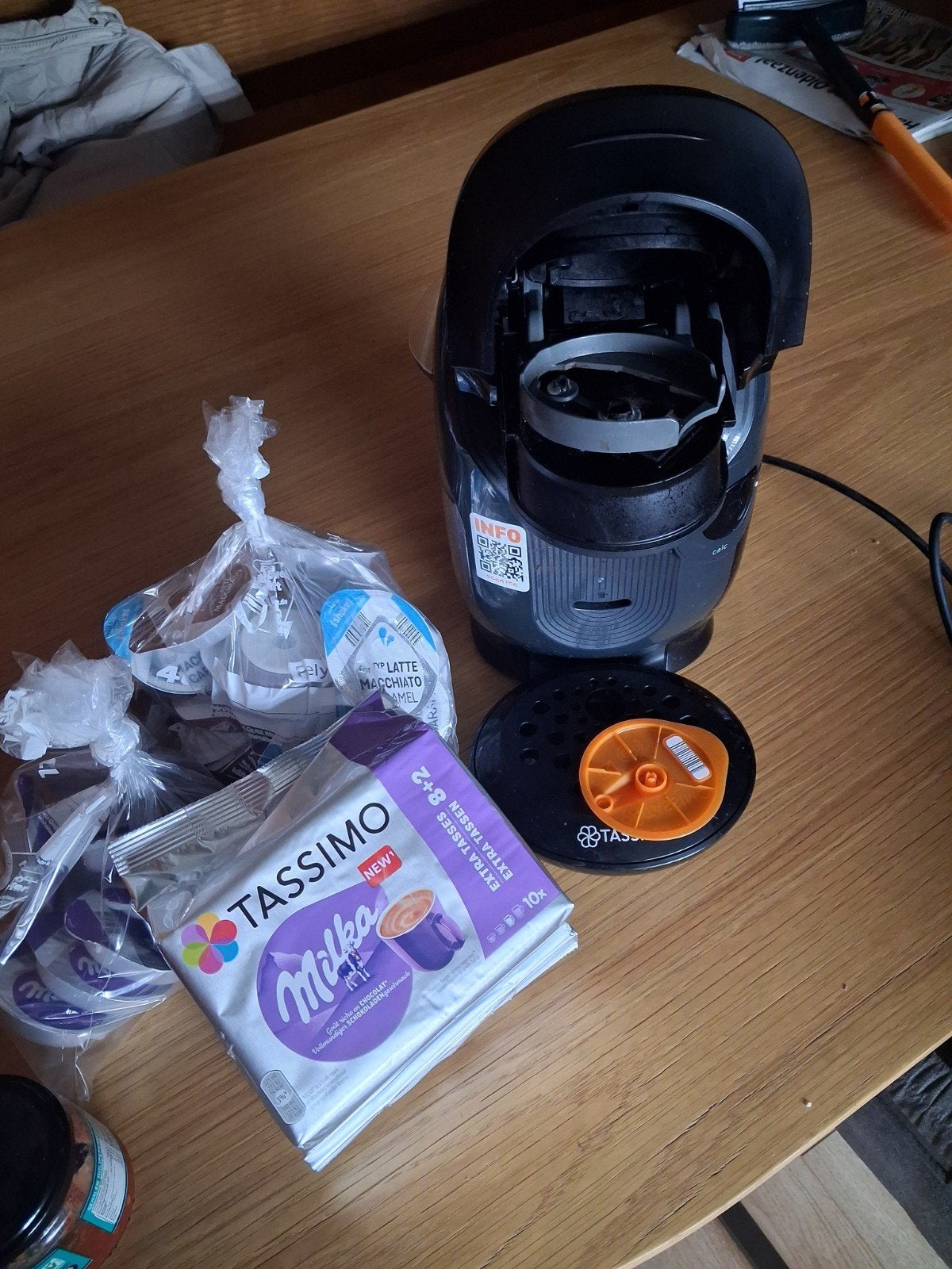 Bosch Tassimo koffiezetapparaat met Milka cups, Koffiepads en cups, Koffiemachine, Ophalen of Verzenden, Zo goed als nieuw