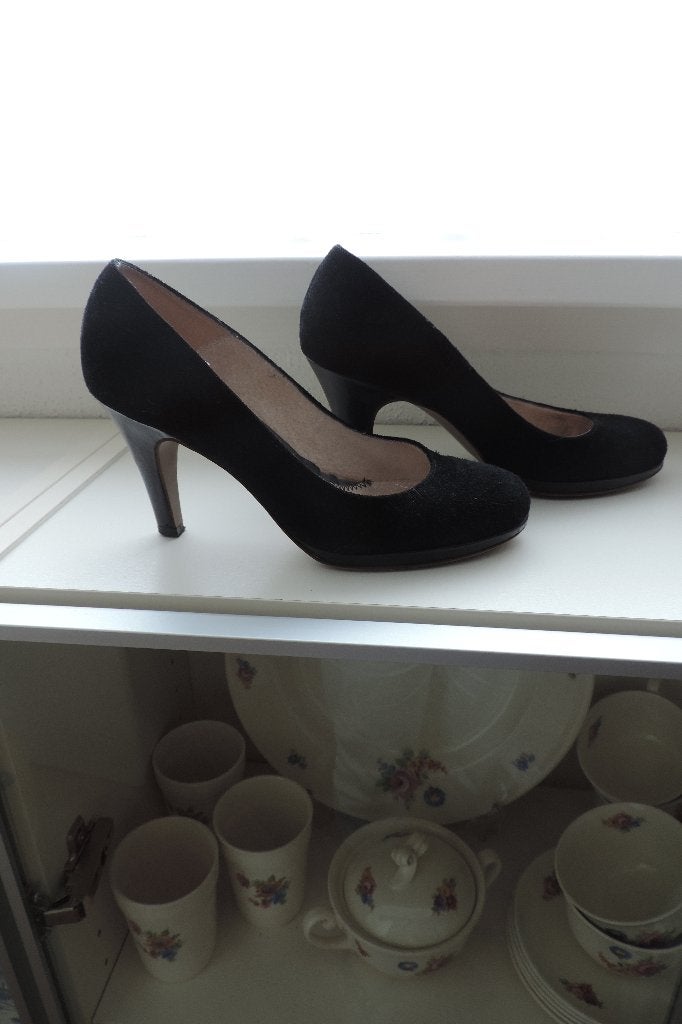 Zwarte suéde pumps, maat 38, gekocht bij Ziengs, Ophalen, Pumps, Zwart, Celllini