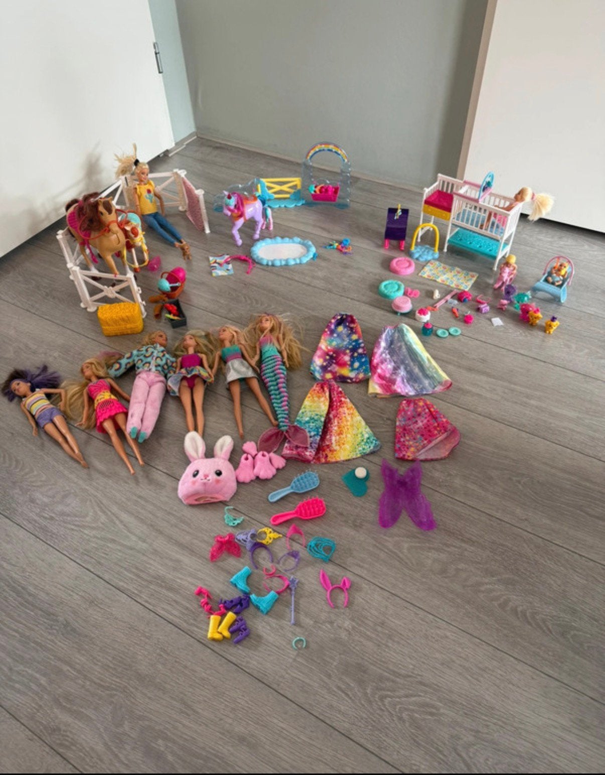 Barbie set unicorn, baby’s, paarden met veel accecoires, Kinderen en Baby's, Speelgoed | Poppen, Ophalen of Verzenden, Zo goed als nieuw