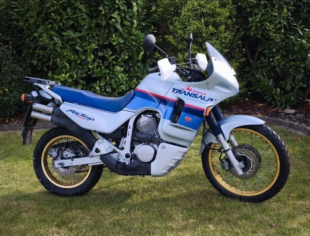 Zeldzame Honda Transalp 50th Anniversary met 21K op de klok, Particulier, Toermotor