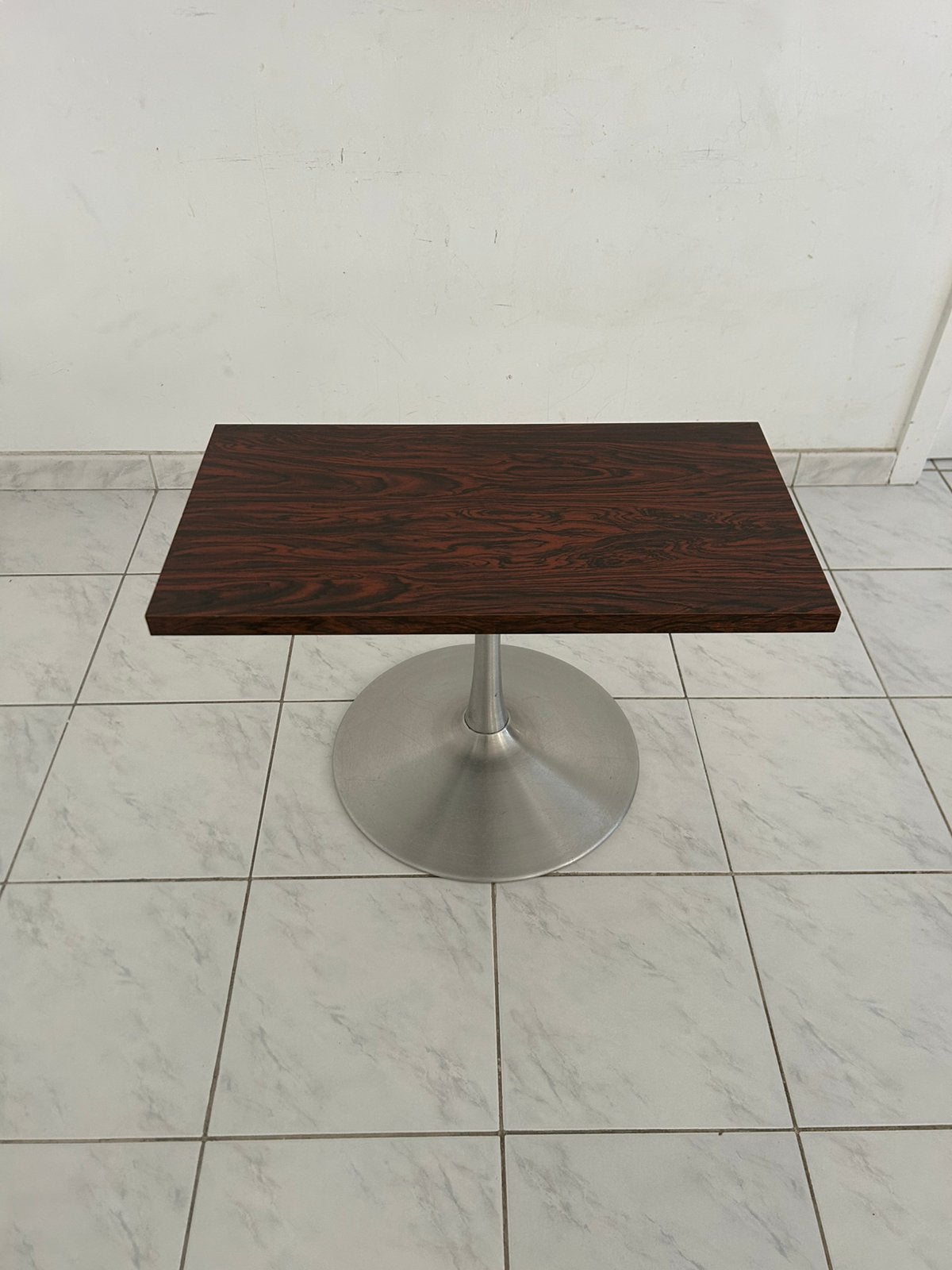 Vintage tulip bijzettafel met palissander look, Overige houtsoorten, Gebruikt, 50 tot 100 cm, Mid century modern